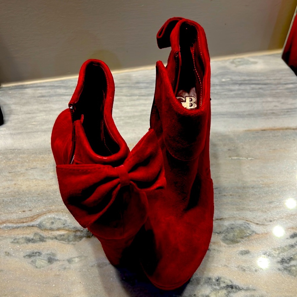 Red Suede GB mini boots with bows